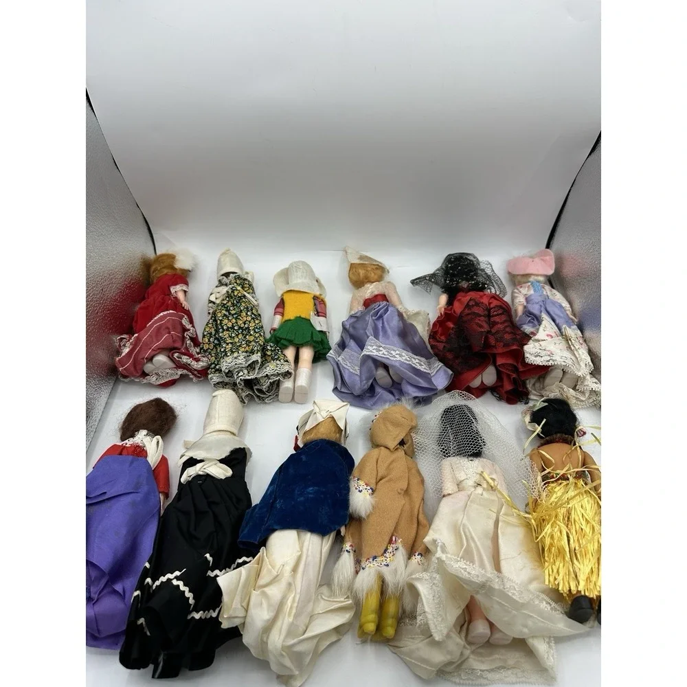 Vintage Dolls of the World Lot 12 Sleepy Eyes Hong Kong National Costume